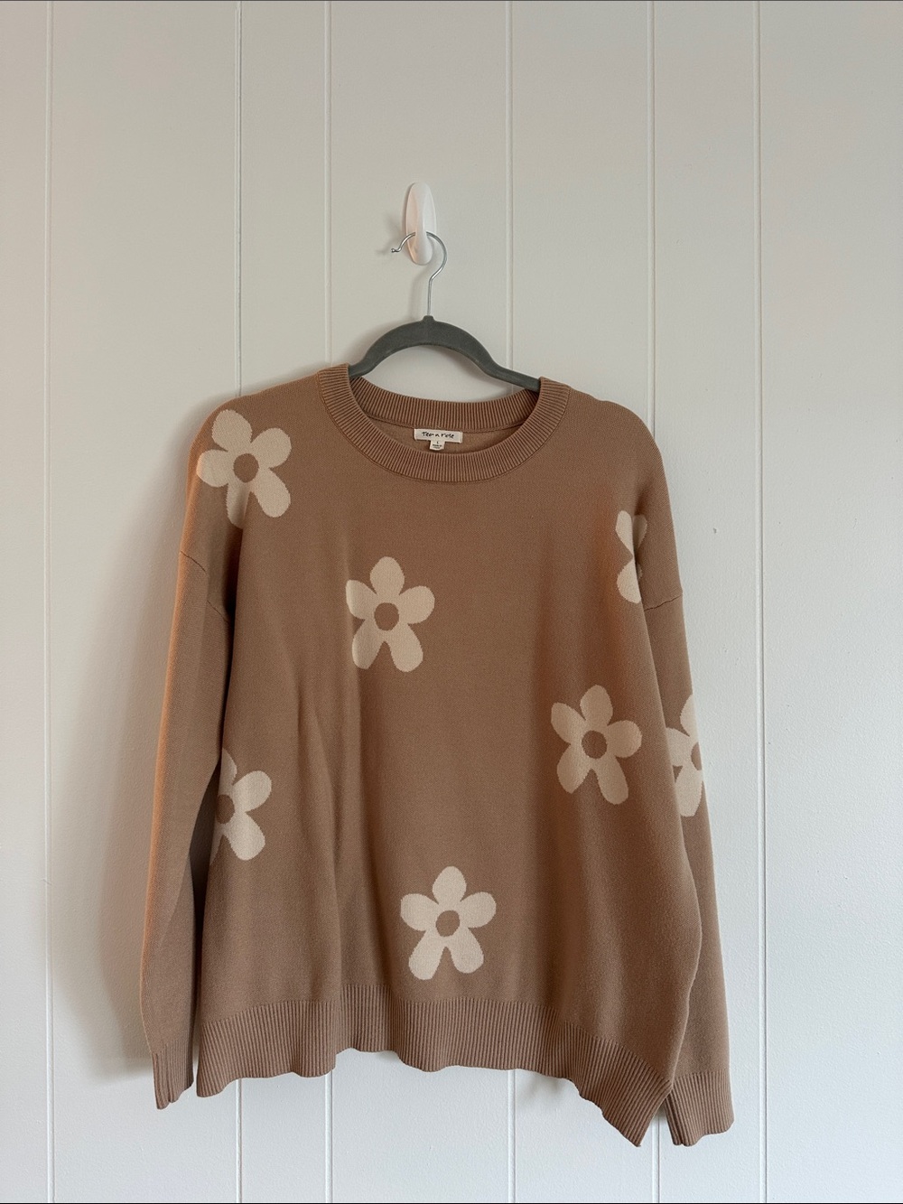 tea n rose Brown Crewneck Sweater with Cream Daisy Motif